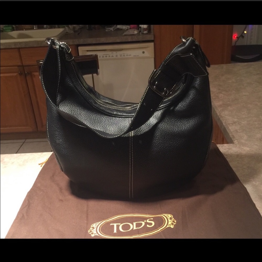 Tod’s black pebble leather hobo bag